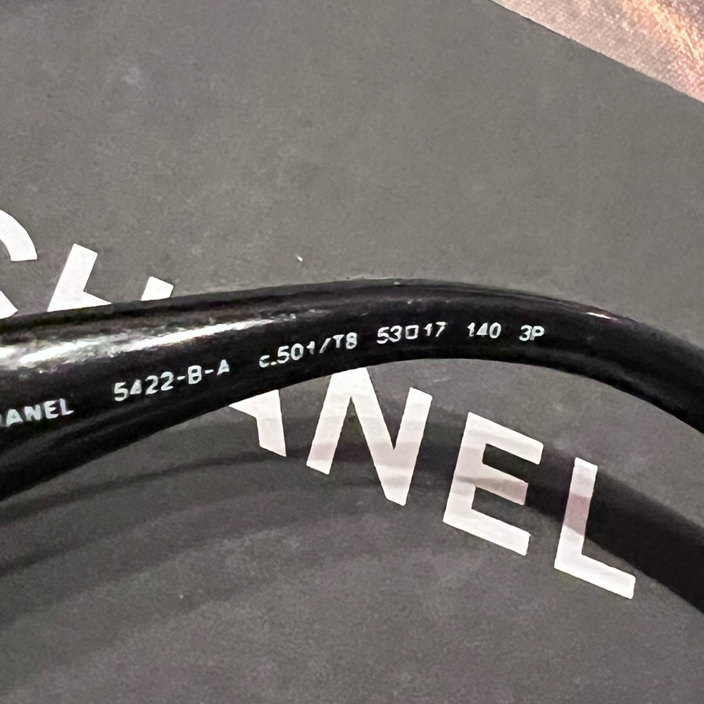SOLD - 🕶️ CHANEL CH5422B Black Logo Sunglasses - Picture 9 of 10